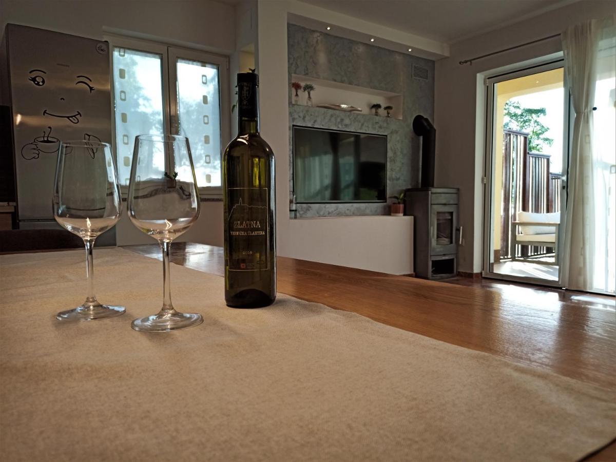 Apartman Emili Malinska Esterno foto