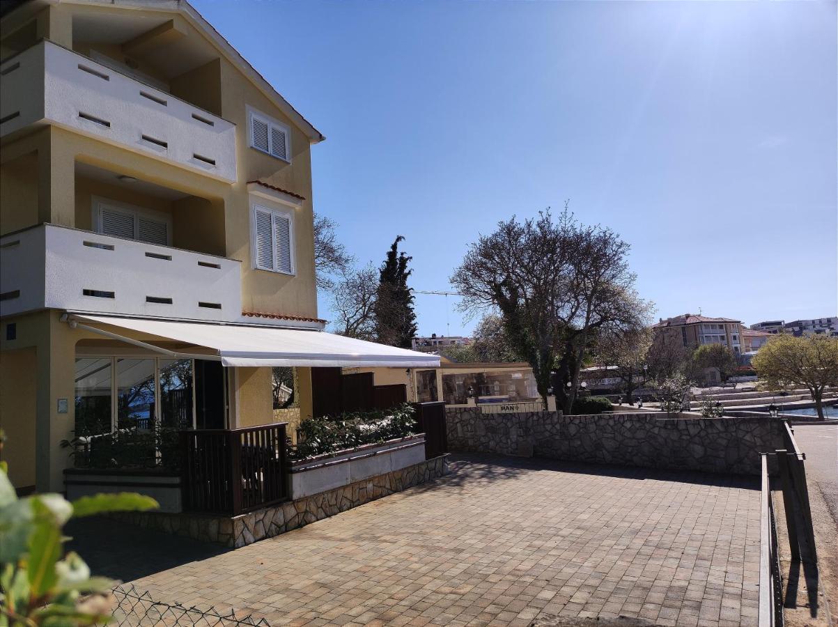 Apartman Emili Malinska Esterno foto