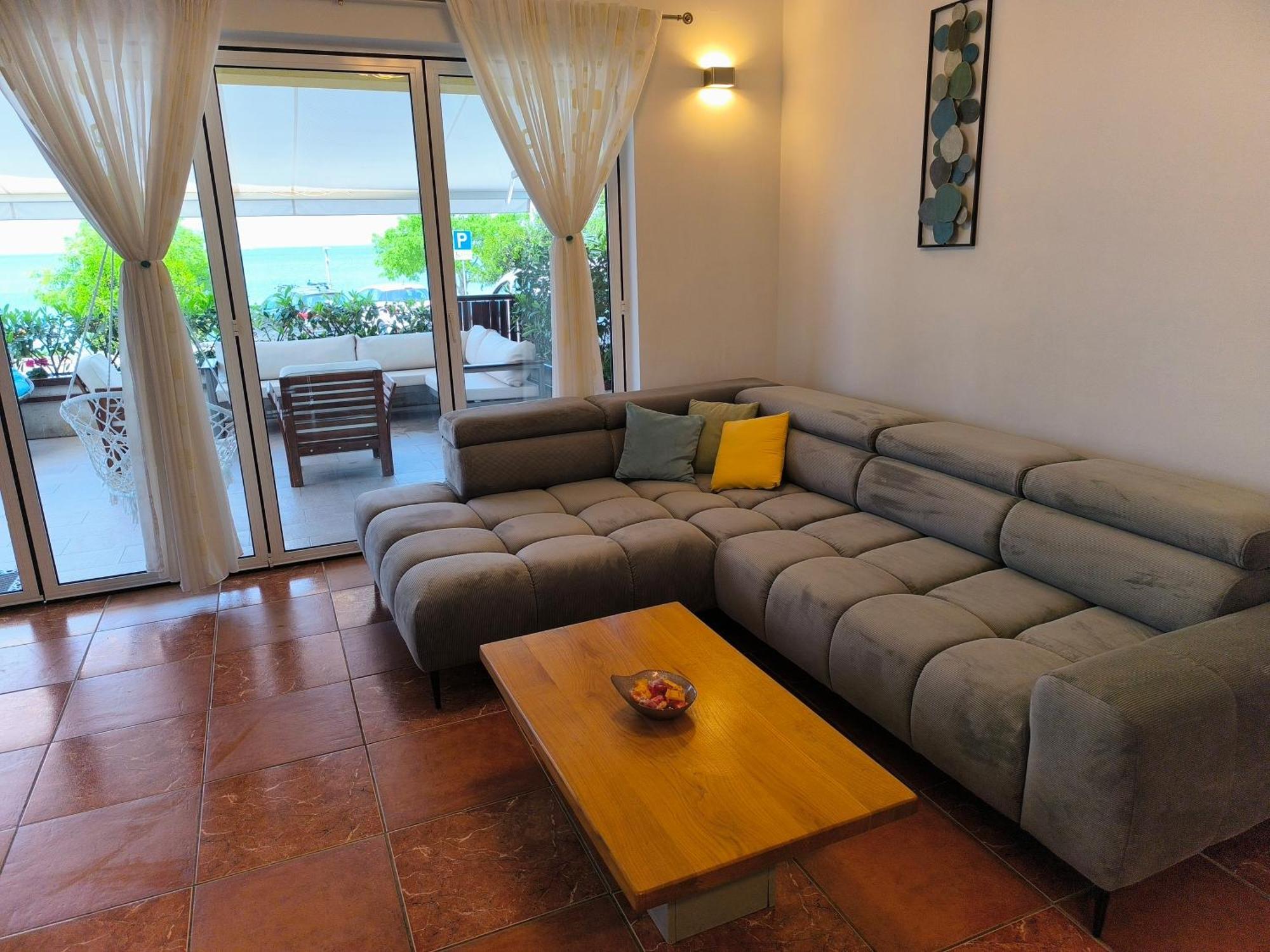 Apartman Emili Malinska Esterno foto